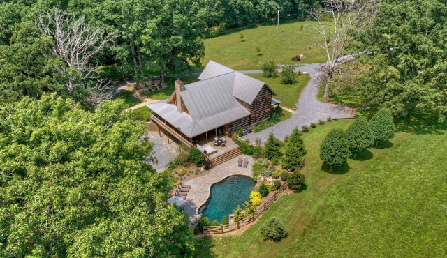 Blue Ridge Estate · Pool, Sauna & Hot Tub · Sleeps 20