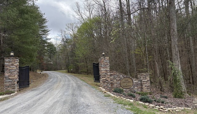 Blue Ridge, GA - Cozy Mountain Cabin