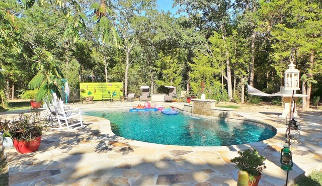 Blue Ridge Hideaway ~ Convenient & Secluded Oasis!