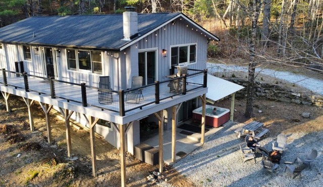 Blue Ridge Hideaway at Lake Toxaway w/Hot Tub