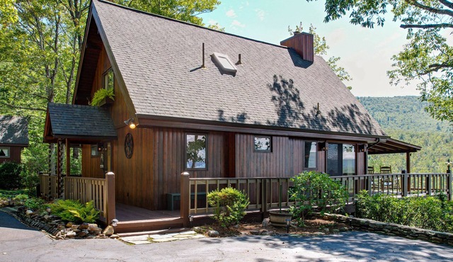 BLUE RIDGE HIDEAWAY - Come to a 2bd/2bath cozy cabin retreat in the mountains!