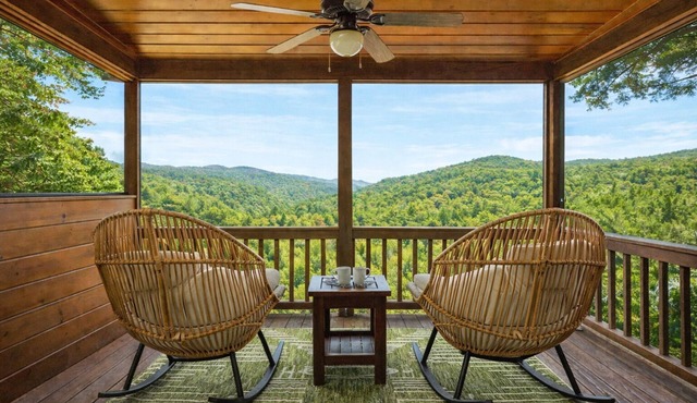 Blue Ridge Mountain Views: Couple's Paradise Cabin: Hot Tub: Fire Pit: Arcade