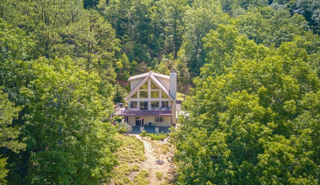 Blue Ridge Mountain dream cabin with wraparound deck and big views