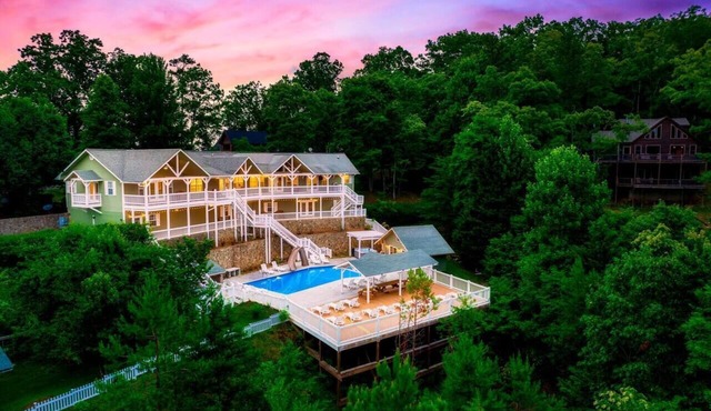 Blue Ridge Mountain Retreat | Sleeps 26 | Pool, Spa, Game Room | Family Reunions