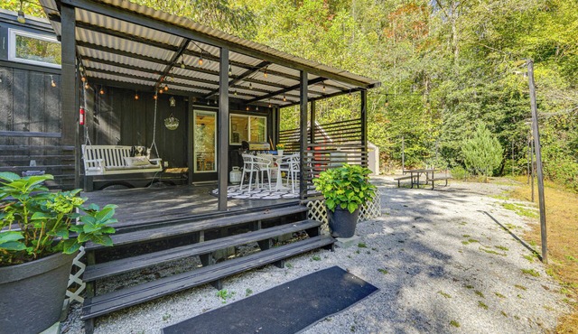 Blue Ridge Mountain Tiny Home: Escape to Nature!