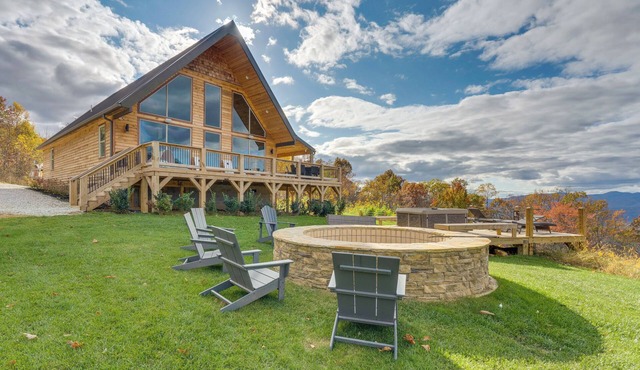 Blue Ridge Mountain-View Cabin w/Hot Tub & Deck!