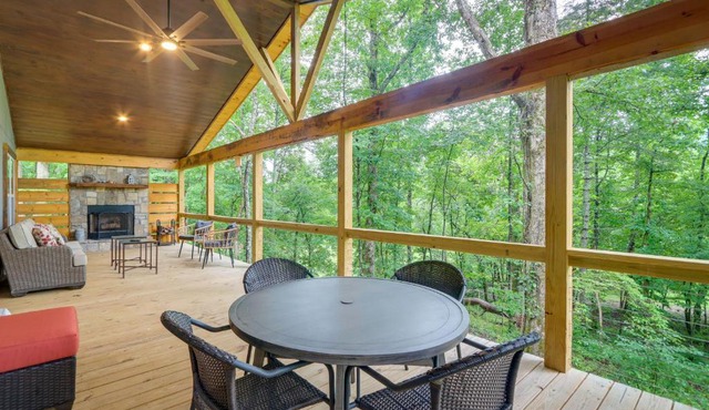 Blue Ridge Mountainside Cottage with Fire Pit!