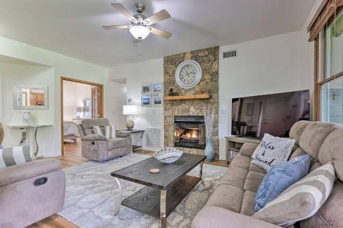 Blue Ridge Mtn Views Condo with Furnished Balcony