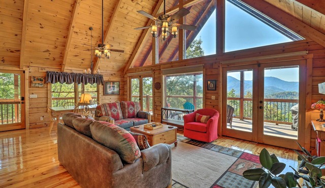 Blue Ridge Mtns Cabin w/Hot Tub, Grill & Views!