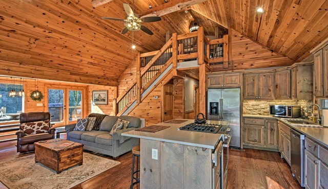 Blue Ridge Mtns Creekside Cabin w/Hot Tub + Pier!