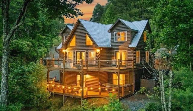 Blue Ridge Shadows Lodge: Escape to the serene Blue Ridge Mountains