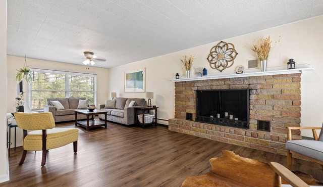 Blue Roof Lodge walk to downtown! PET FRIENDLY