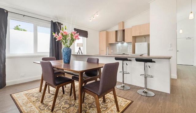 Blue Rosella on Piper