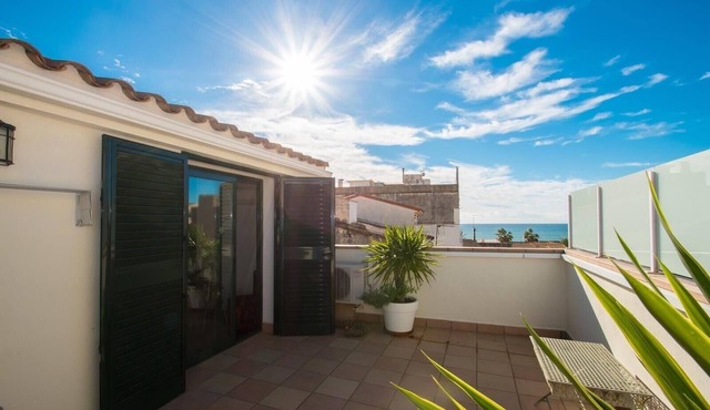 Blue Sea Apartment: with Two Terraces, Sea View, Next to the Beach