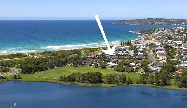 Blue Sea Beach Apartment - 100m to beach, sleeps 2 guests and is pet friendly