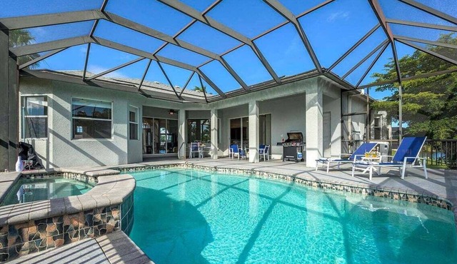 Blue Seas- Luxurious Home-Perfect for two Families