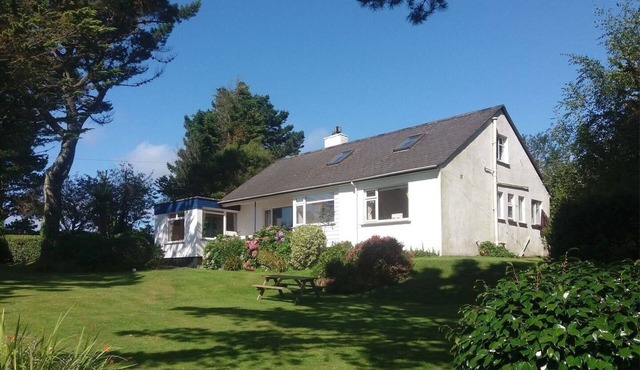 BLUE SEAS, pet friendly, country holiday cottage in St Mawes