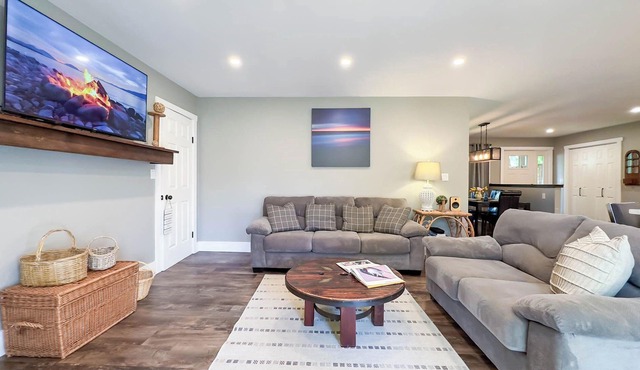 Blue Skies House - Cool Games Room
