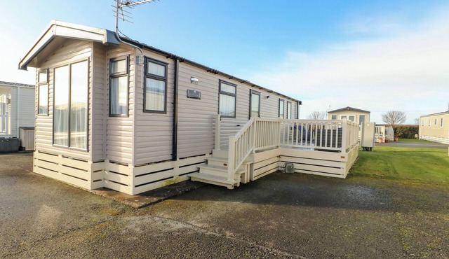 BLUE SKIES, pet friendly, country holiday cottage in Caernarfon
