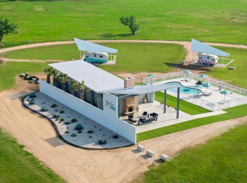Blue Skies Resort - Glamping - Pool - Fireplace