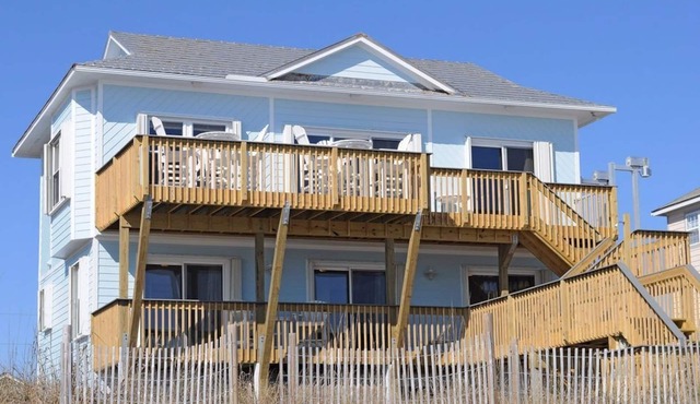 Blue Skies- beautifully furnished & comfortable beach home