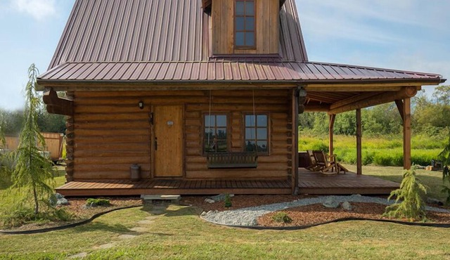 Blue Sky Cabin - Custom-built Log Home on a Private Airfield and Adjacent to a