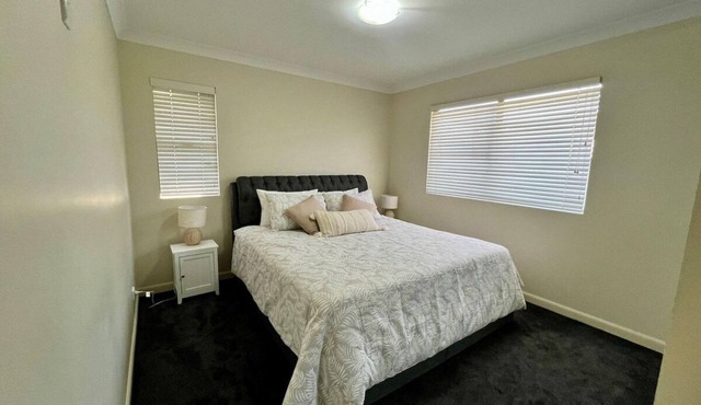 Blue Sky Gardens - minutes to JCU University and T