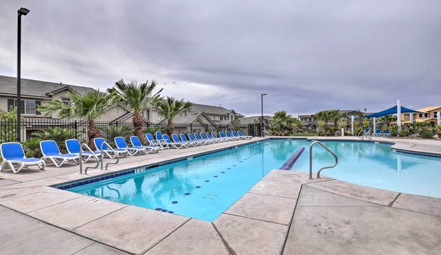 'Blue Sky Get-a-Way' Townhome w/Patio, Grill