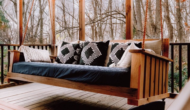 Blue Smoke Mountain-Side Cabin, Hot Tub, Huge Screened Porch