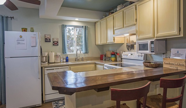 Blue Spruce Guesthouse - Walkable to river trail and downtown Bend