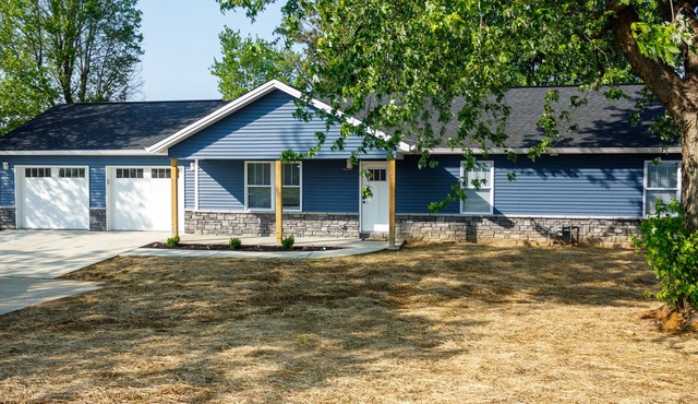 Blue Stone #1 1 mile from HWY 75. 15 minutes from the ARK Encounter