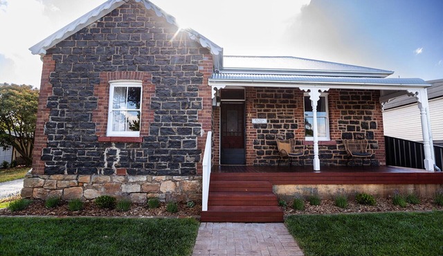 Blue stone cottage Taralga boutique accommodation