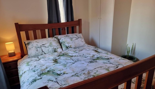 Blue Tongue Retreat with great wifi and easy walking to the estuary & township.