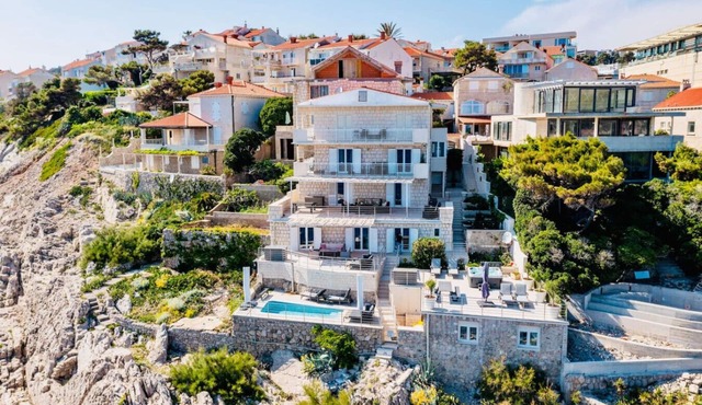 Blue Views Villa with Heated Pool & Jacuzzi