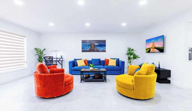 Blue Villa, Heated Pool, Gym, BBQ, fire Pit & EV Charger, sleep 8.