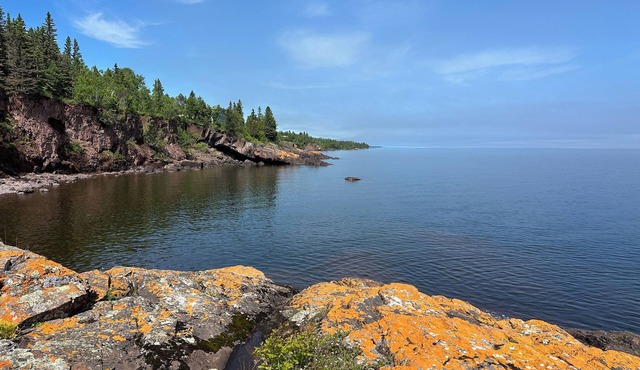 Blue Water Escape at Gull Harbor on North Shore of Lake Superior - NEW LISTING!