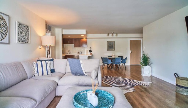 Blue Water Views Luxury Retreat In Marina del Rey