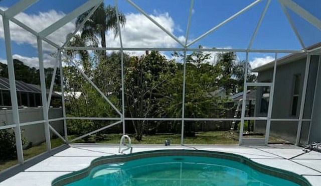 Blue Wave · Blue Wave 4BD Jacuzzi & Pool Paradise w/ BBQ