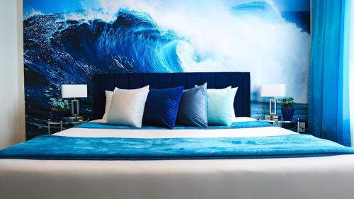 Blue Waves Serenity 1BD Lux King - Southeast Jax