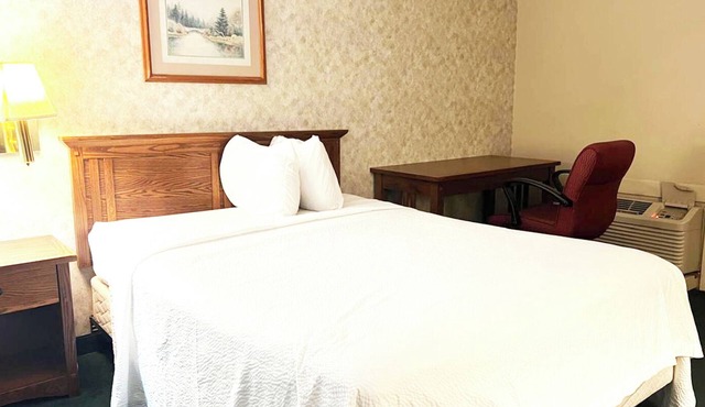 Blue Way Inn and Suites Lacrosse - 1 King Bed Non Smoking