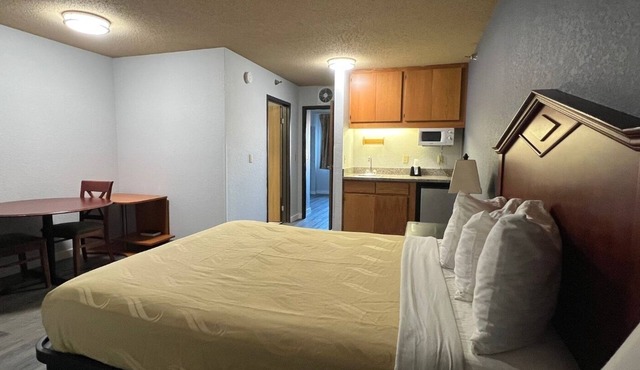 Blue Way Inn and Suites Eagan - 2 Queen Bed Non Smoking