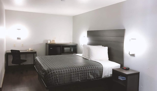 Blue Way Inn By Jasper Near Frost Bank Center -1 King Bed Non Smoking