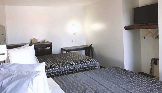 Blue Way Inn By Jasper Near Frost Bank Center - 2 Queen Bed Non Smoking