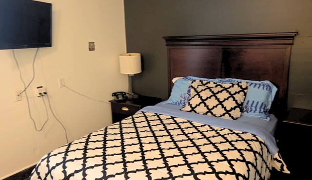 Blue Way Inn By Jasper Hutchinson - Comfort 1 Queen Bed Non Smoking