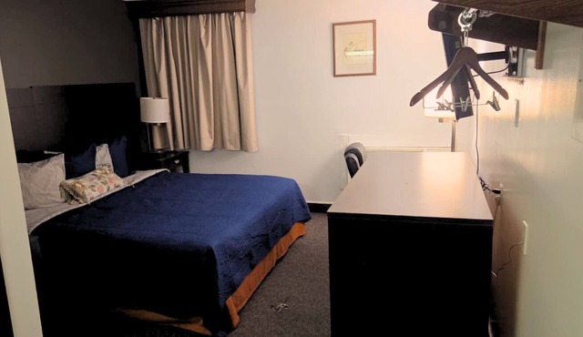 Blue Way Inn By Jasper Hutchinson - Comfort 1 King Bed Non Smoking