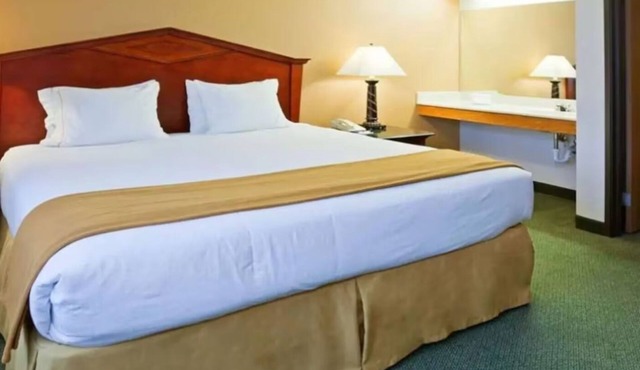 Blue Way Inn Eagan Extended - Luxury 1 King LivingRoom Sofa Oversized NonSmoking