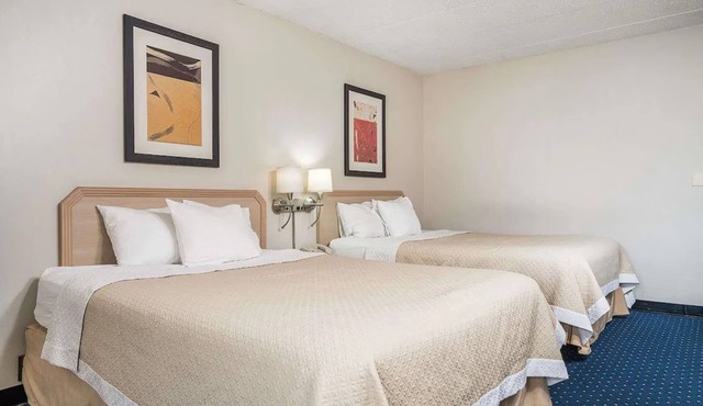 Blue Way Inn La Crosse Extended Stay - 2 Queen Bed Non Smoking