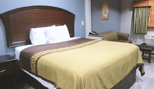 Blue Way Inn & Suites Houston- 1 King Bed Smoking