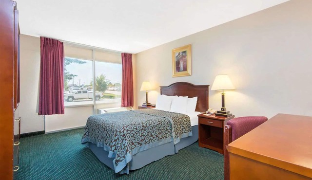 Blue Way Inn & Suites Wichita East-1 King Bed Non Smoking