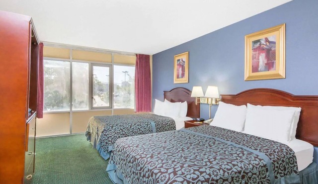 Blue Way Inn & Suites Wichita East-2 Queen Bed Non Smoking